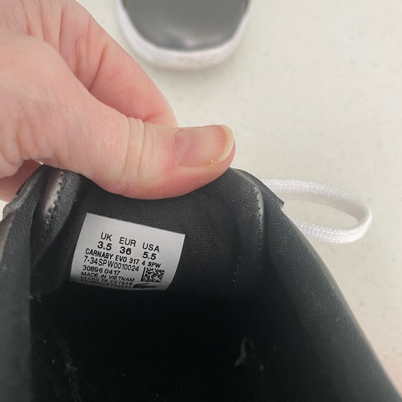 Lacoste casual sneakers EUC - Picture 4 of 5